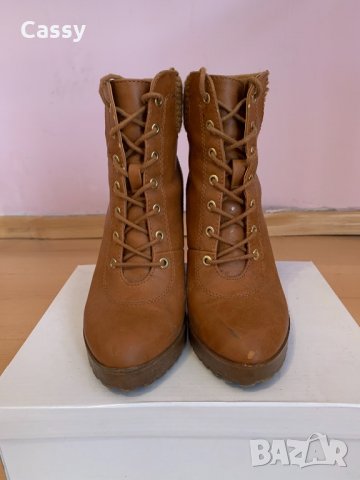 Кожени боти с дебел ток Bershka