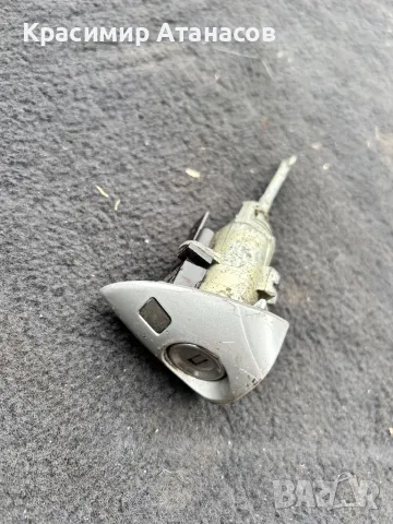 Патрон за предна лява брава за Мерцедес Ц-класа W203. 2000-2006г