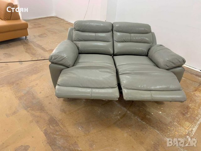 Сив кожен диван двойка с  релаксиращ механизъм за краката, снимка 2 - Дивани и мека мебел - 39675614