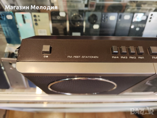 Радио Grundig Concert Boy 220 В отлично техническо и визуално състояние., снимка 7 - Радиокасетофони, транзистори - 51843482