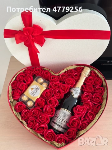 Подаръчна кутия сърце с вечни рози и шампанско