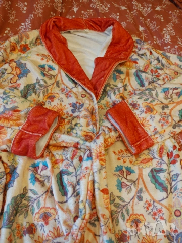 Лот плюшен халат и чехли , снимка 2 - Комплекти - 51998236