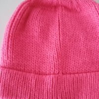 Ръчно плетена мека топла плетена дамска шапка, снимка 2 - Шапки - 39553153