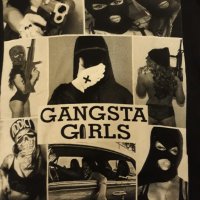 Гъзарска тениска черна с принт GANGSTA-GIRLS и мадами-гангстери.Изчистен черен гръб. , снимка 5 - Тениски - 37416330
