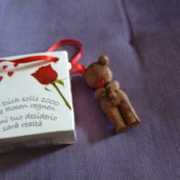 Малко мече за подарък с роза и плик, снимка 1 - Фигурки - 44149343