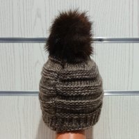 Нова дамска плетена шапка кафяв меланж с помпон/пух, снимка 12 - Шапки - 30963255