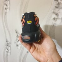 оригинални маратонки  Nike Air Max Plus Black Habanero Red номер 38, снимка 13 - Маратонки - 40672421