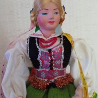 Кукла в народна носия (24 см), снимка 2 - Колекции - 42363336