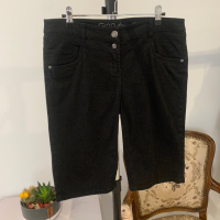 Черни дънки до коляното в размер М, снимка 1 - Къси панталони и бермуди - 44779474