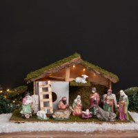 LED Коледна украса, Голяма Светеща Коледна ясла с 11 фигури, 47см, снимка 2 - Декорация за дома - 42702925