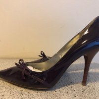 Дамски обувки Guess, снимка 1 - Дамски обувки на ток - 30044479