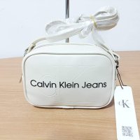 Бяла чанта Calvin Klein/SG-E73, снимка 1 - Чанти - 42902877