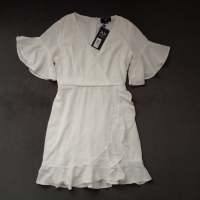 AX PARIS нова дамска рокля с волани в бял цвят р-р M/L (EU 40 - UK 12), снимка 1 - Рокли - 44599319
