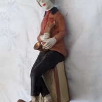 Порцеланова статуетка на музикант, снимка 1 - Декорация за дома - 31536704