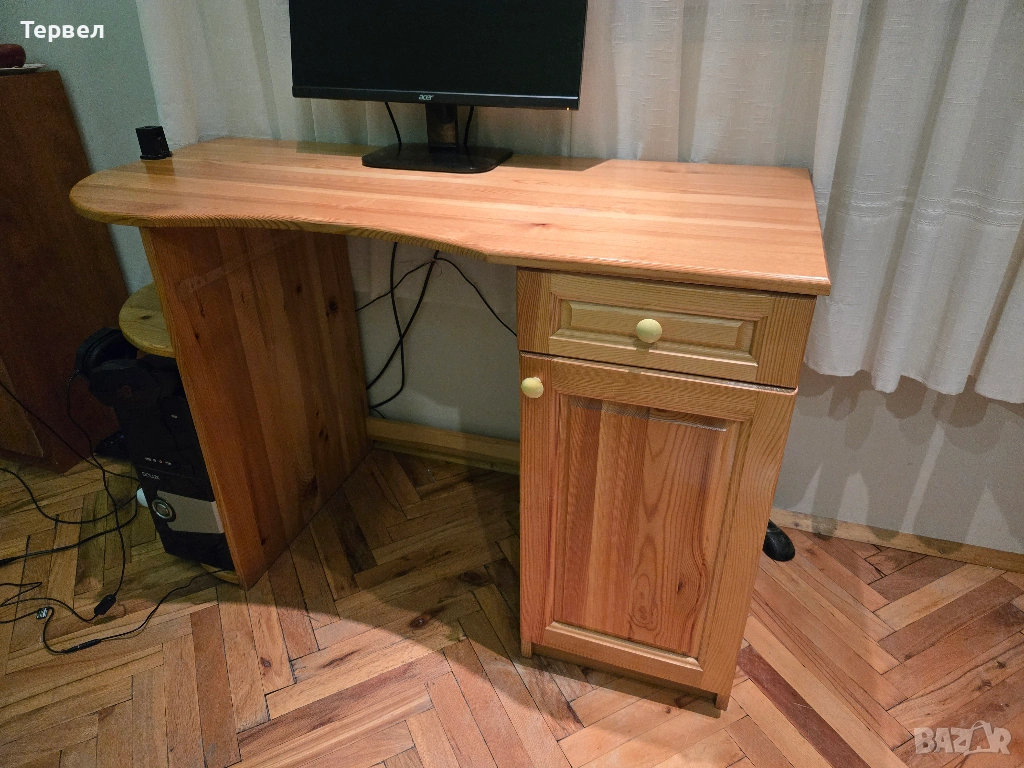 Бюро от масивен чам - стабилно, в отлично състояние , снимка 1