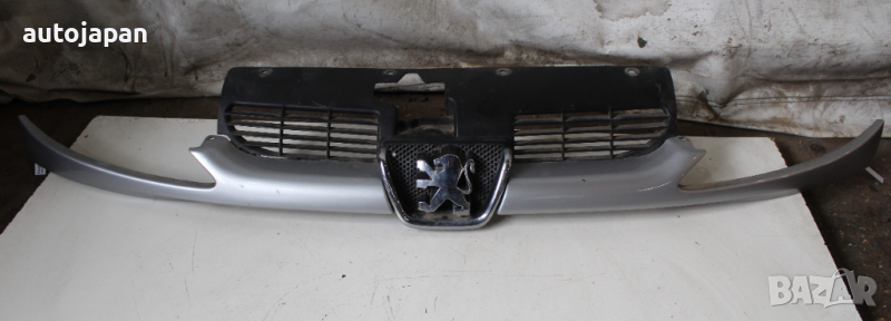 Предна решетка с емблема Пежо 206 1.4 75кс 2врати 03г Peugeot 206 1.4 75hp 2003, снимка 1