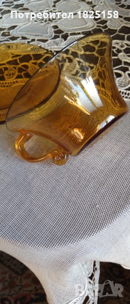 Старинни чаши от 40те на ХХ век от цветно стъкло с чинийки, 5 комплекта, снимка 1