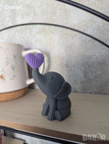 Малко слонче с лилаво сърце , снимка 1