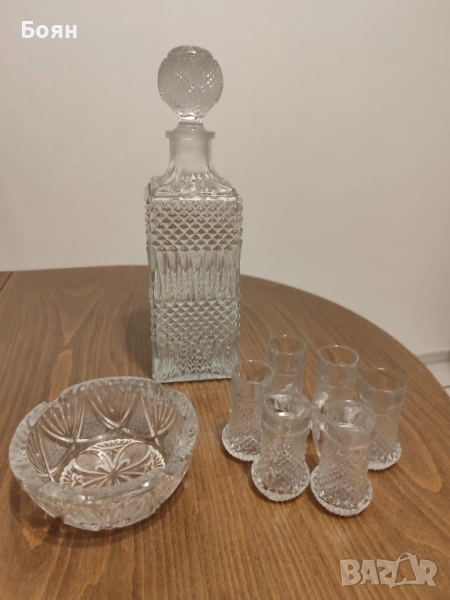 Стъклен сервиз: гарафа, 6 чаши, пепелник. Лично предаване за София., снимка 1