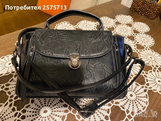 Малка черна чанта