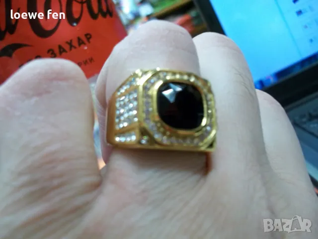 Изключително красив мъжки пръстен от стомана 316L с черен камък златен златист цвят !