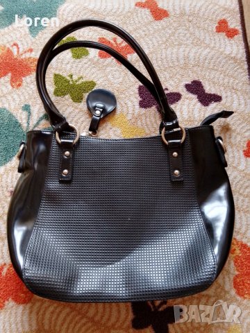 Подарявам!Дамска черна чанта