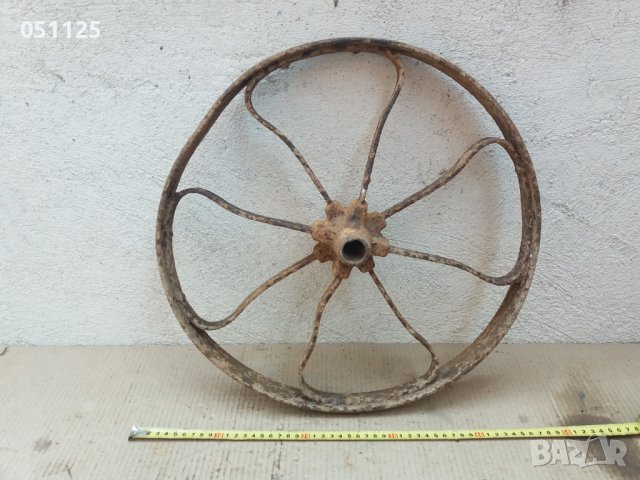 ковано възрожденско колело от талига, двуколка, каруца и др., снимка 3 - Антикварни и старинни предмети - 37659321