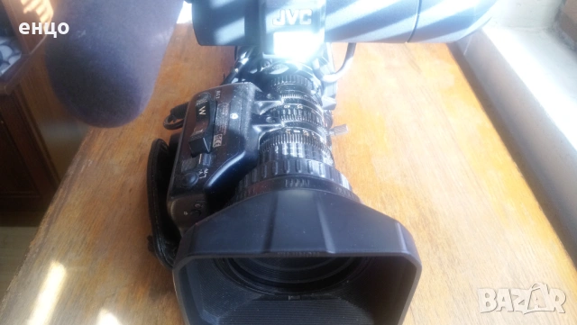 Продавам професионална HD DV камера JVS GY-HD111, снимка 3 - Камери - 54333713