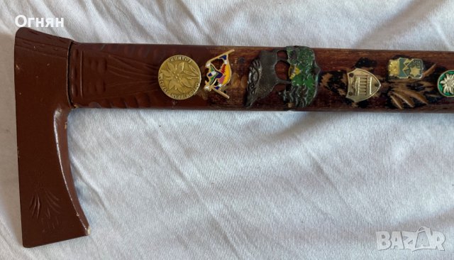 Туристически бастун със значки, 85см., снимка 2 - Антикварни и старинни предмети - 40227632