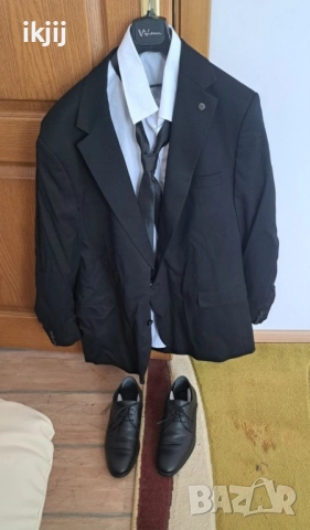 Продавам Мъжки Официален Костюм 