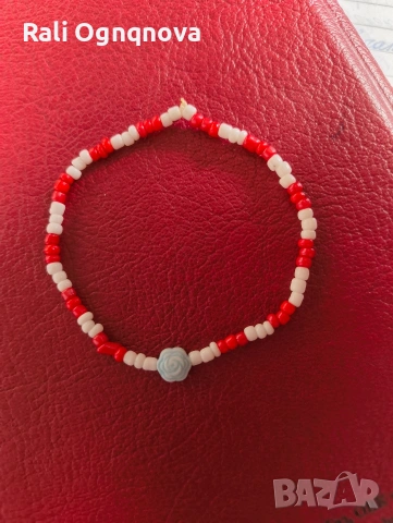 Мартеници и гривни