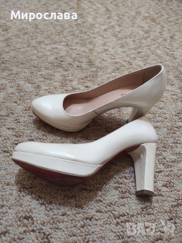 Бежови лачени обувки , снимка 3 - Дамски обувки на ток - 42564438