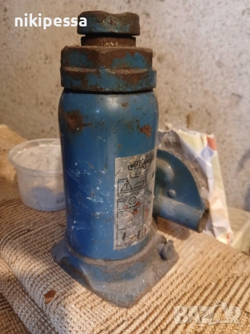 продавам хидравличен крик за автомобил, снимка 2 - Аксесоари и консумативи - 54018763