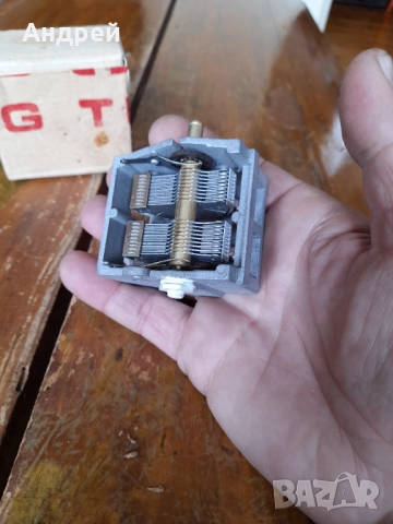 Стар въздушен кондензатор КПВ, снимка 2 - Други ценни предмети - 52945346