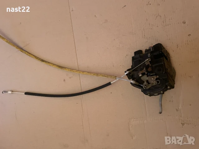 Задна лява брава Фолксваген Голф 4, снимка 2 - Части - 50898994