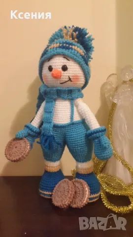 подарък за Коледа. Снежен човек с бисквити ORERO, Ръчно изработена, Плетена играчка, снимка 3 - Плюшени играчки - 48054537
