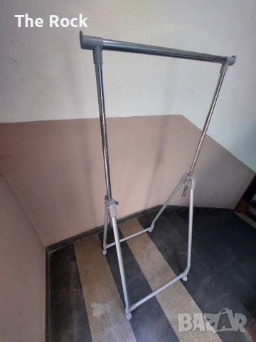 Мобилна закачалка за дрехи