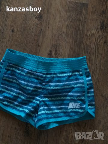 nike - страхотни дамски шорти , снимка 3 - Спортни екипи - 37472966
