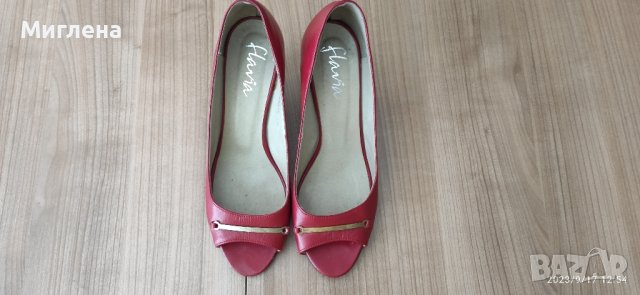 Обувки, фотоапарат, плочи, стъклена купа, снимка 6 - Декорация за дома - 42224782