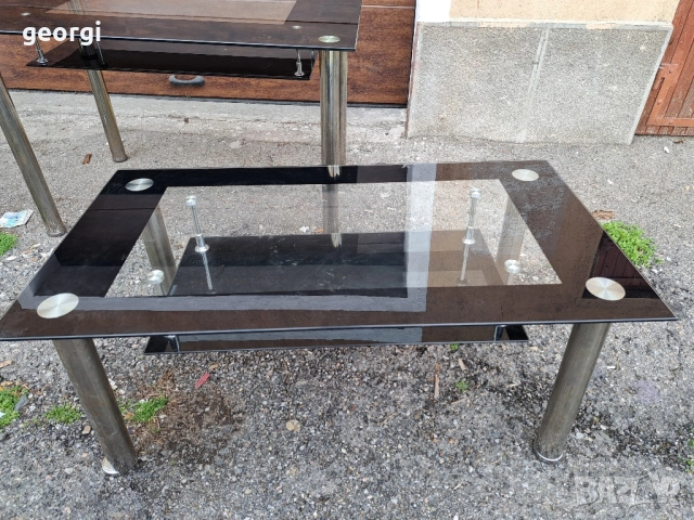 кухненска и холна маса със стъклен плот