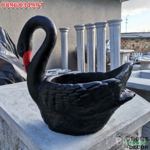 Бетонна кашпа саксия черен лебед, снимка 3 - Саксии и кашпи - 39515456