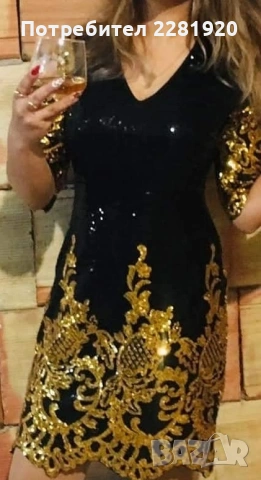 Черна рокля със златни детайли 