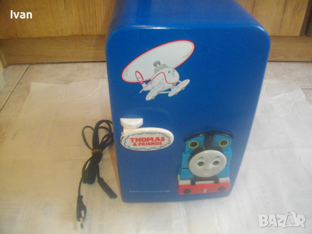 Оригинален Немски Мини Хладилник-Висок Клас-12V/220V-WAEGO-С Осветление-Лимитирана Серия-Отличен, снимка 5 - Хладилници - 44632793