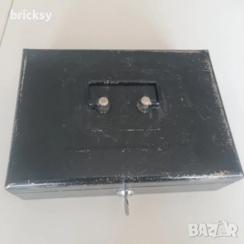 ретро соц метална каса за пари с ключ - винтидж , снимка 2 - Други - 54191346