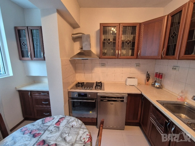 Тристаен апартамент в ж.к. Свобода, снимка 14 - Апартаменти - 51803595