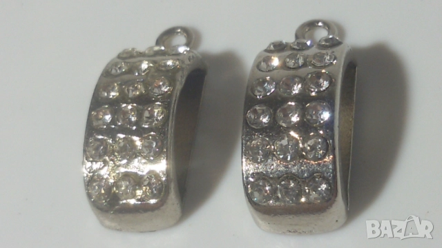 Две обици с 18 камъчета всяка, заоблени, снимка 2 - Обеци - 51509834