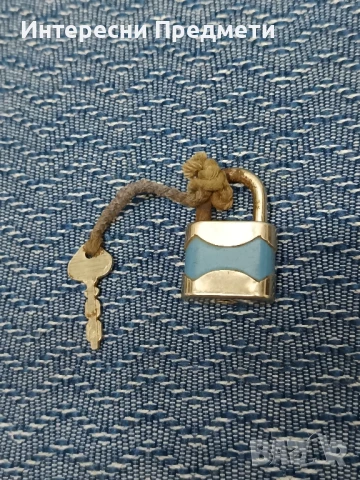 Две стари ретро катинарчета, снимка 2 - Други ценни предмети - 50716946