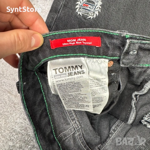 Tommy Jeans Ultra High Rise Tapered "Mom" Jeans – Черен деним с бродерия, снимка 4 - Дънки - 53300227
