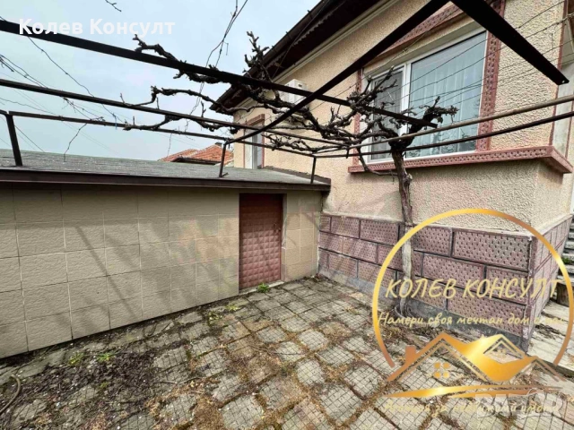 Едноетажна къща в село Войводово, област Хасково , снимка 2 - Къщи - 54189676