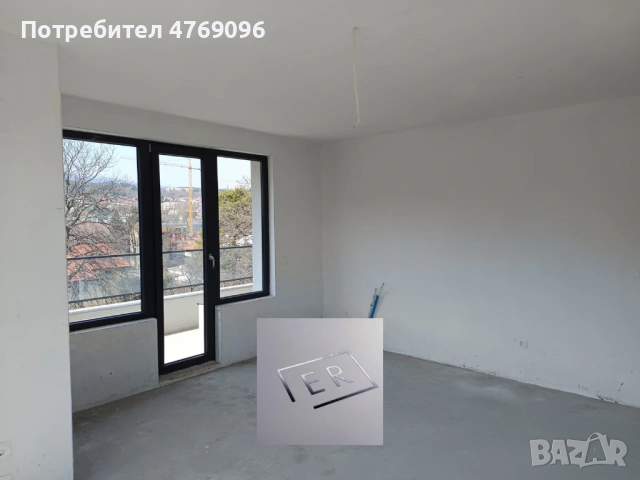 Продавам тристаен апартамент в Карпузица